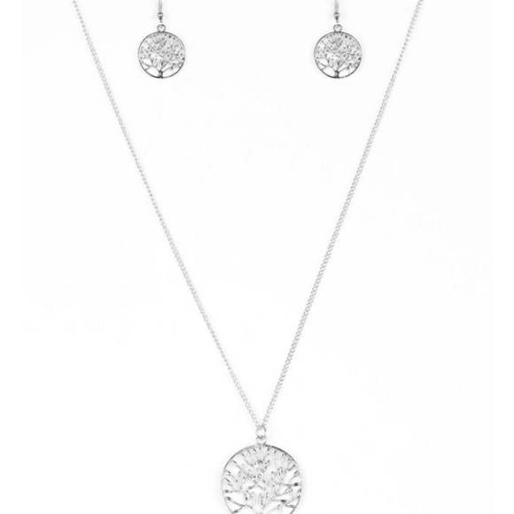 Earrings and necklaces - Picture 8 of 8